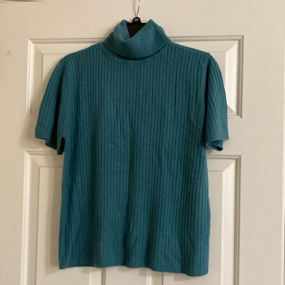 Short sleeve turtleneck sweater